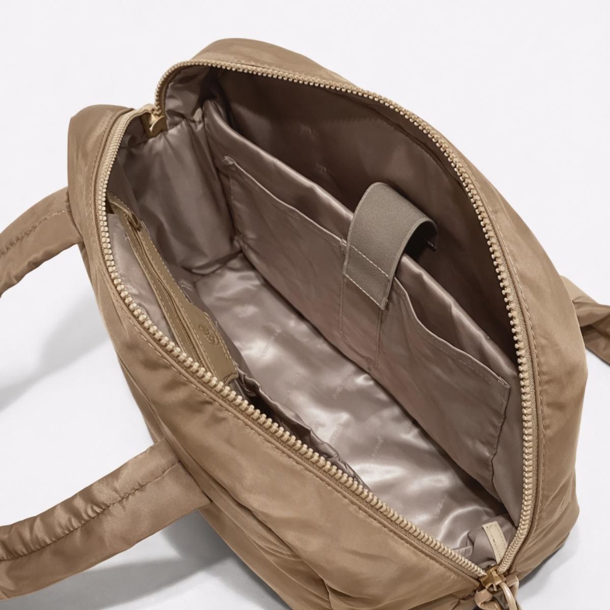 Bolso puffer con neceser