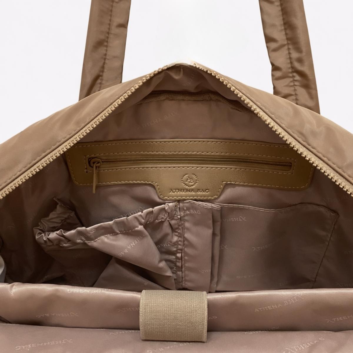 Bolso puffer con neceser