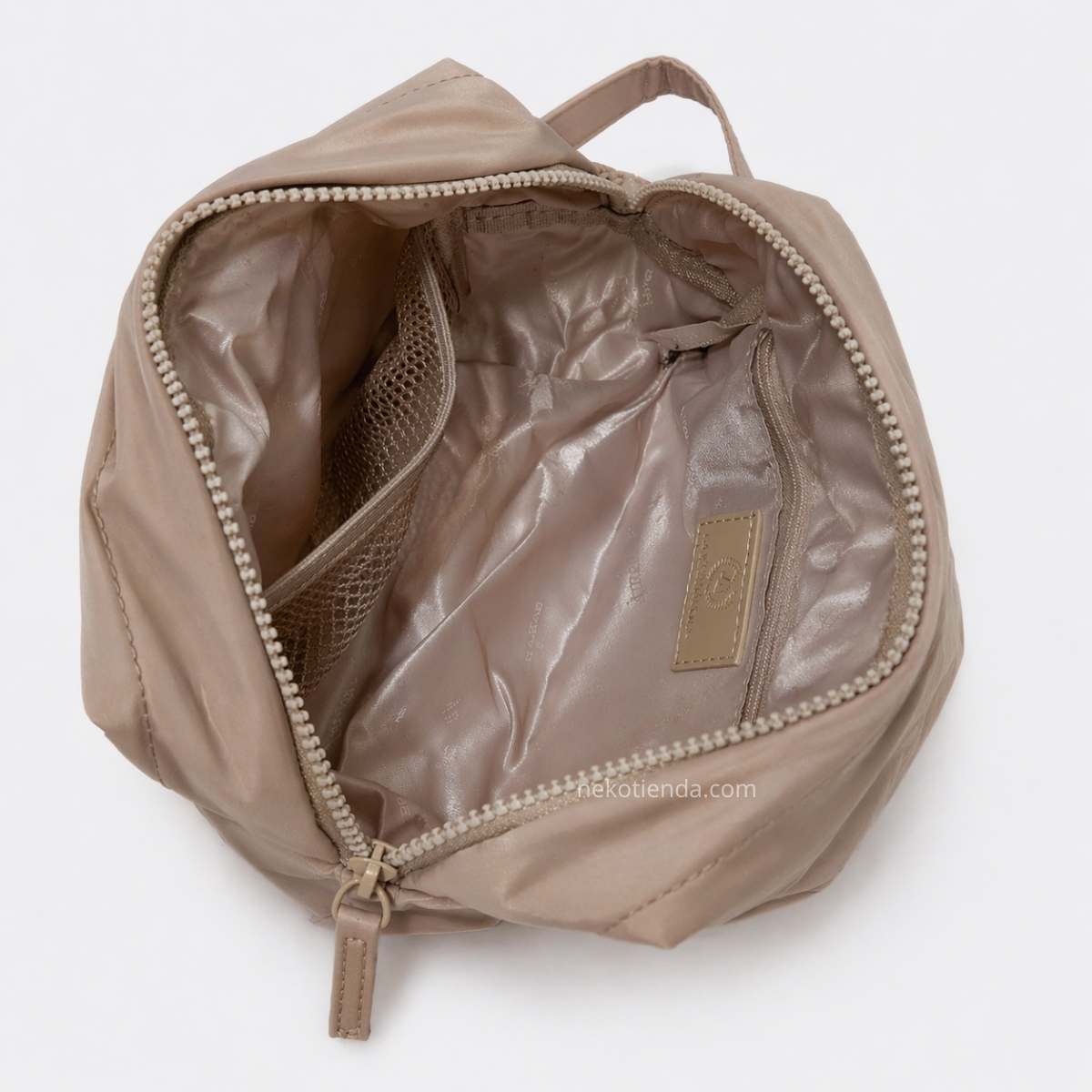 Bolso puffer con neceser