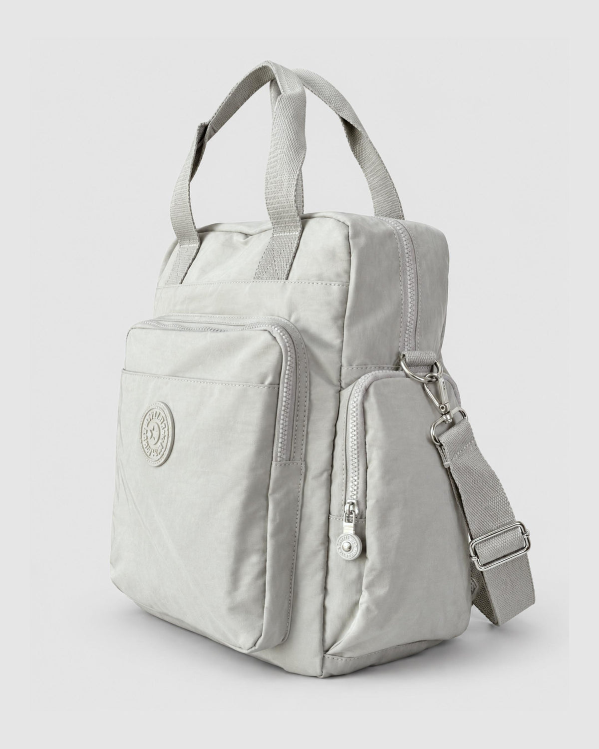 Bolso mochila 3 en 1 de tela nylon con textura de tela mojada, estructurada. Con espacio para laptop de 15.6" 