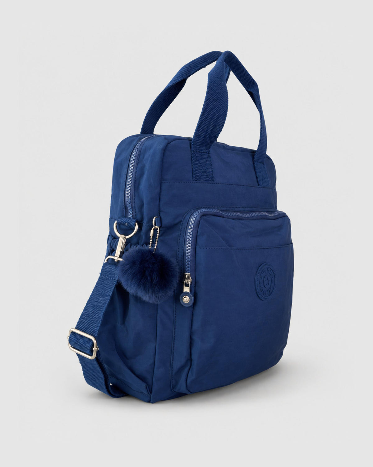 Bolso mochila 3 en 1 de tela nylon con textura de tela mojada, estructurada. Con espacio para laptop de 15.6" 