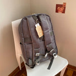 Mochila Fashion Urbana Impermeable con Llavero Pompón y Compartimento para Laptop